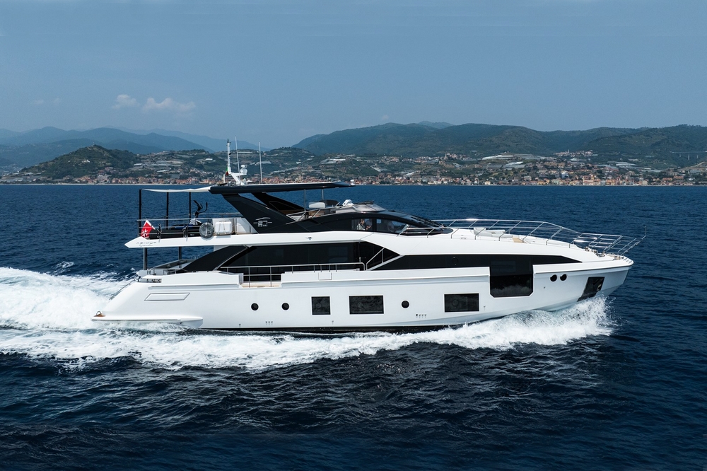 01_AZIMUT88Grande_ext_cruising5