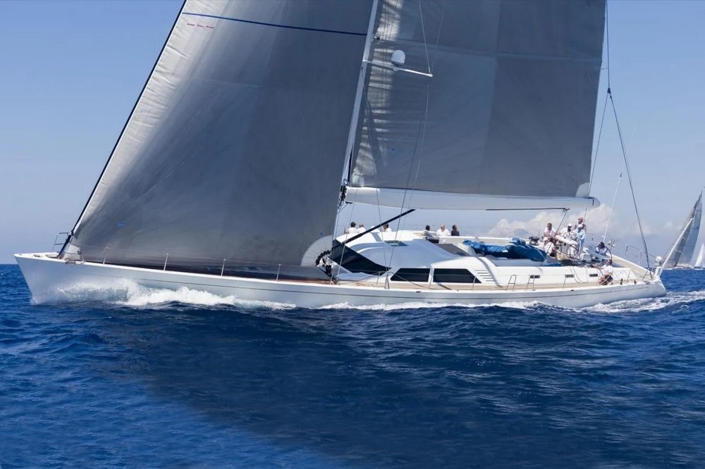 01_WALLY100_ext_cruising1