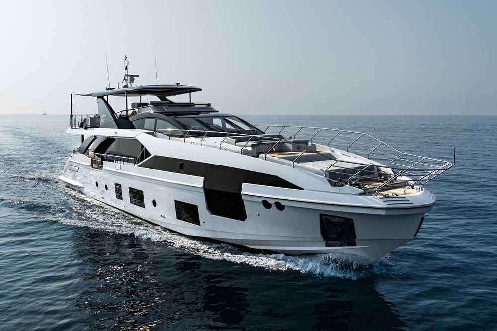 02_AZIMUT88Grande_ext_cruising2