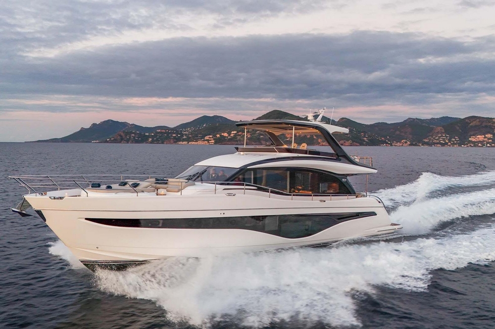 03_PRINCESSY72_ext_cruising3