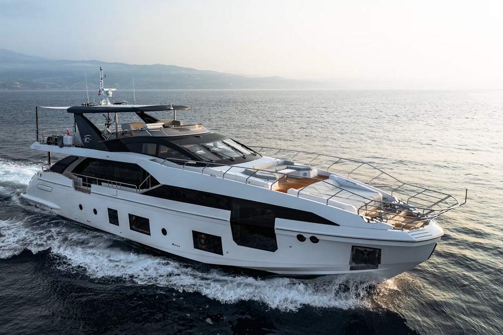 05_AZIMUT88Grande_ext_cruising4