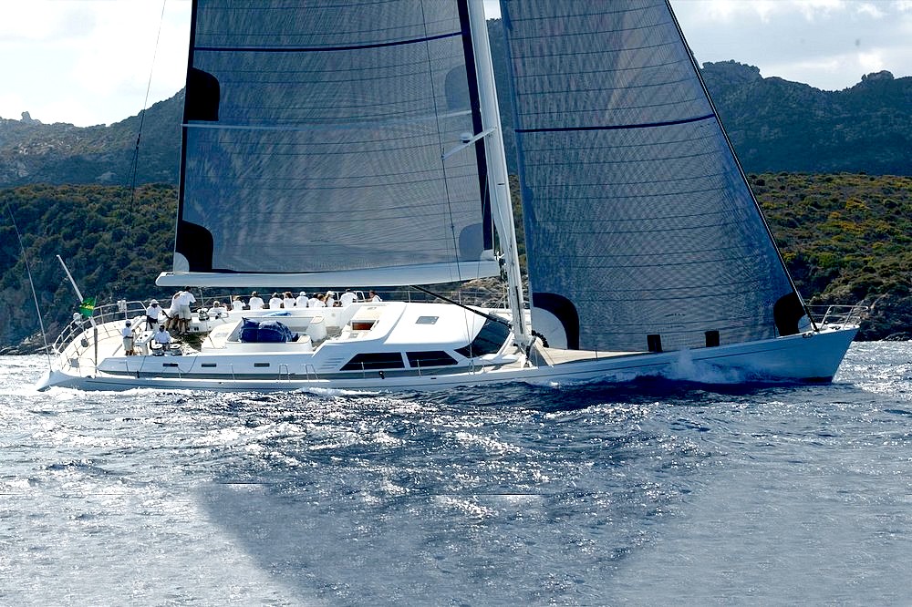 05_WALLY100_ext_cruising5