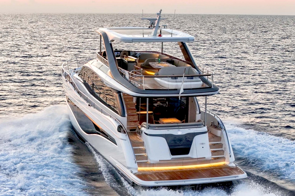 06_PRINCESSY72_ext_cruising6