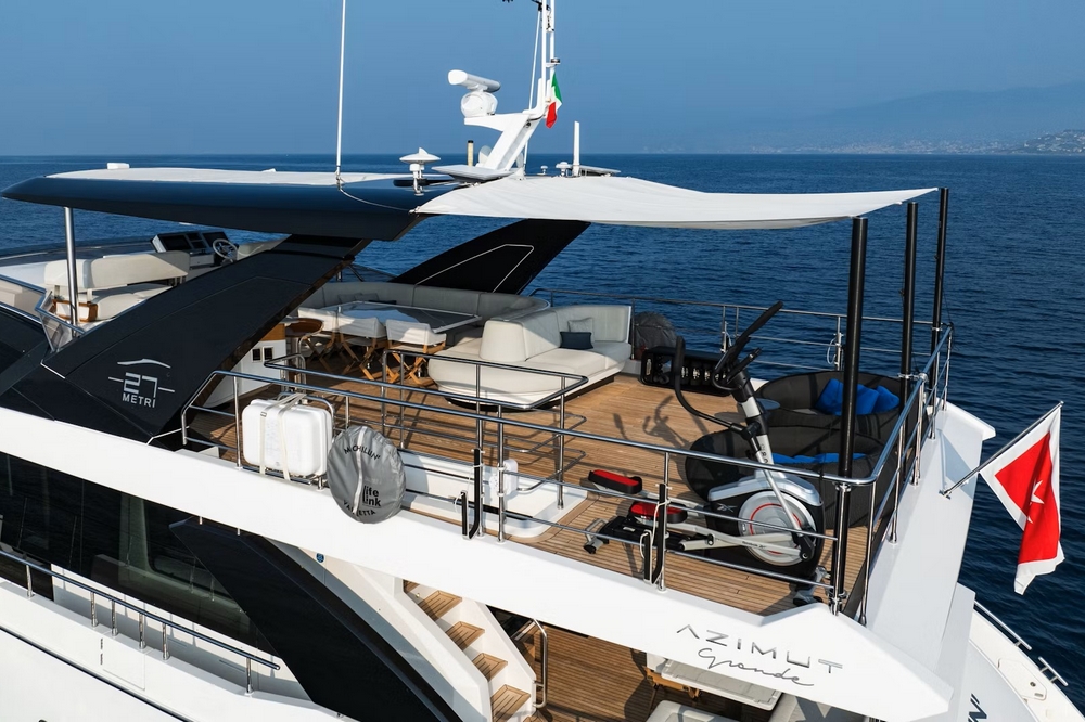 07_AZIMUT88Grande_ext_flybridge1