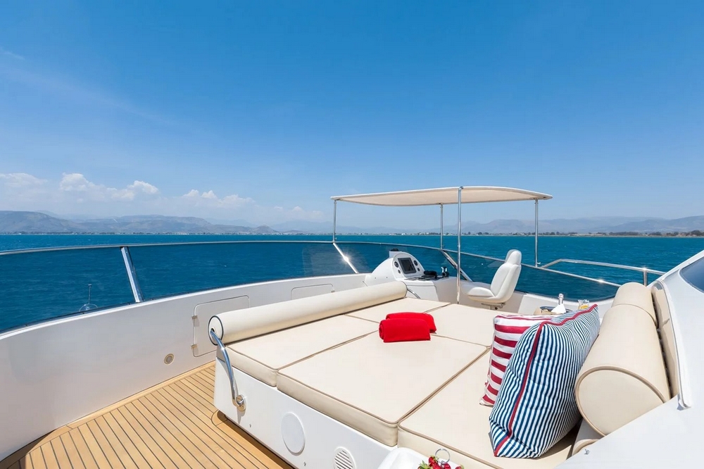 07_BENETTI85Legend_ext_flybridge1