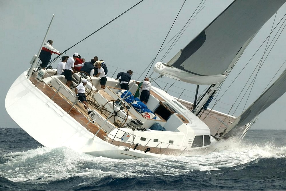 07_WALLY100_ext_cruising7