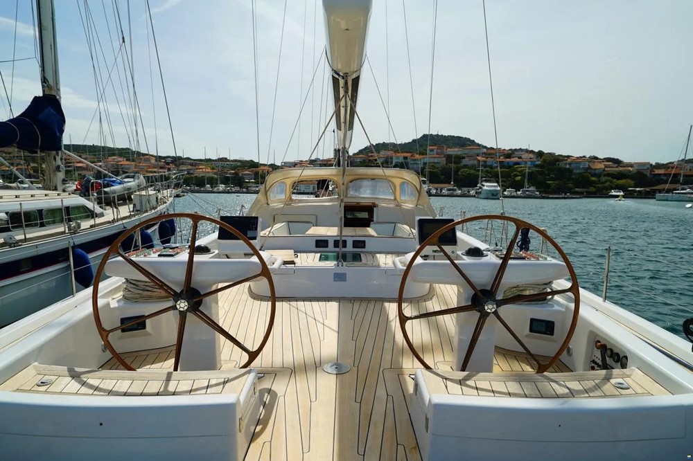 08_WALLY100_ext_cockpit1