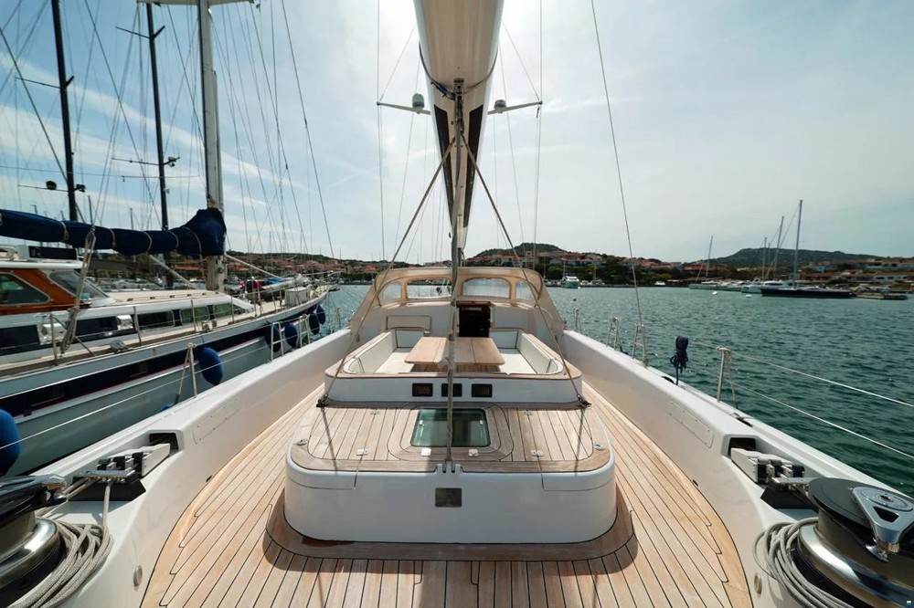 10_WALLY100_ext_cockpit3