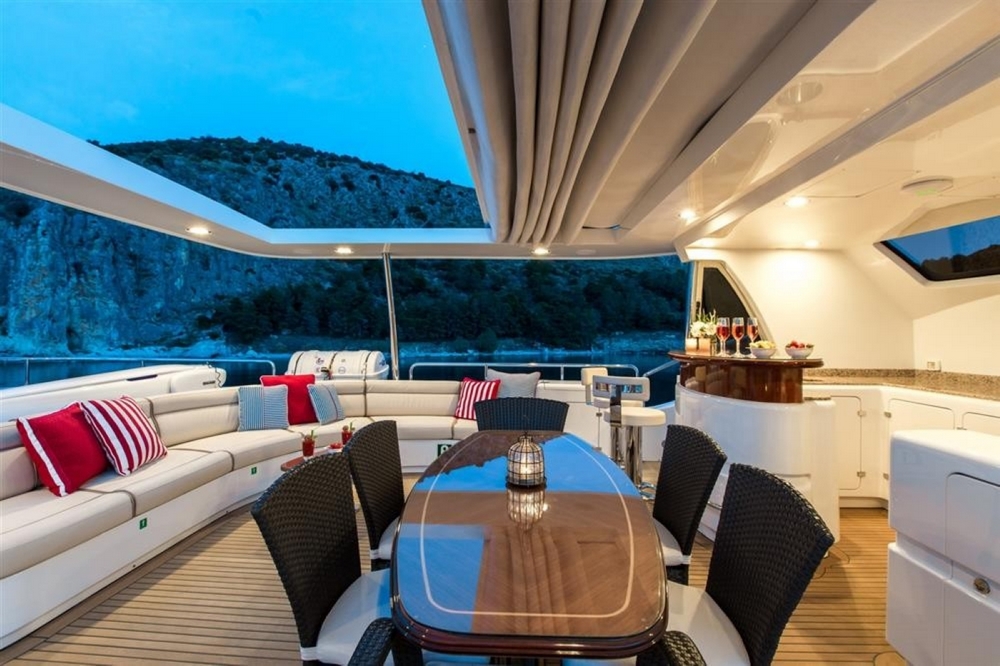 11_BENETTI85Legend_ext_flybridge5