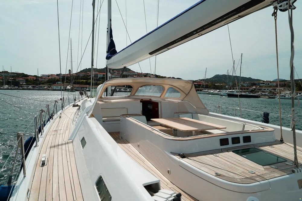 11_WALLY100_ext_cockpit4