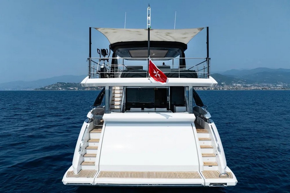 14_AZIMUT88Grande_ext_mooring2