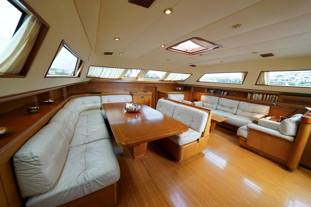 15_WALLY100_int_saloon4