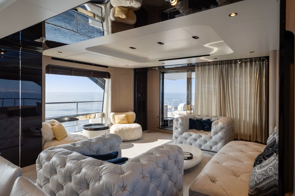 17_AZIMUT88Grande_int_saloon1