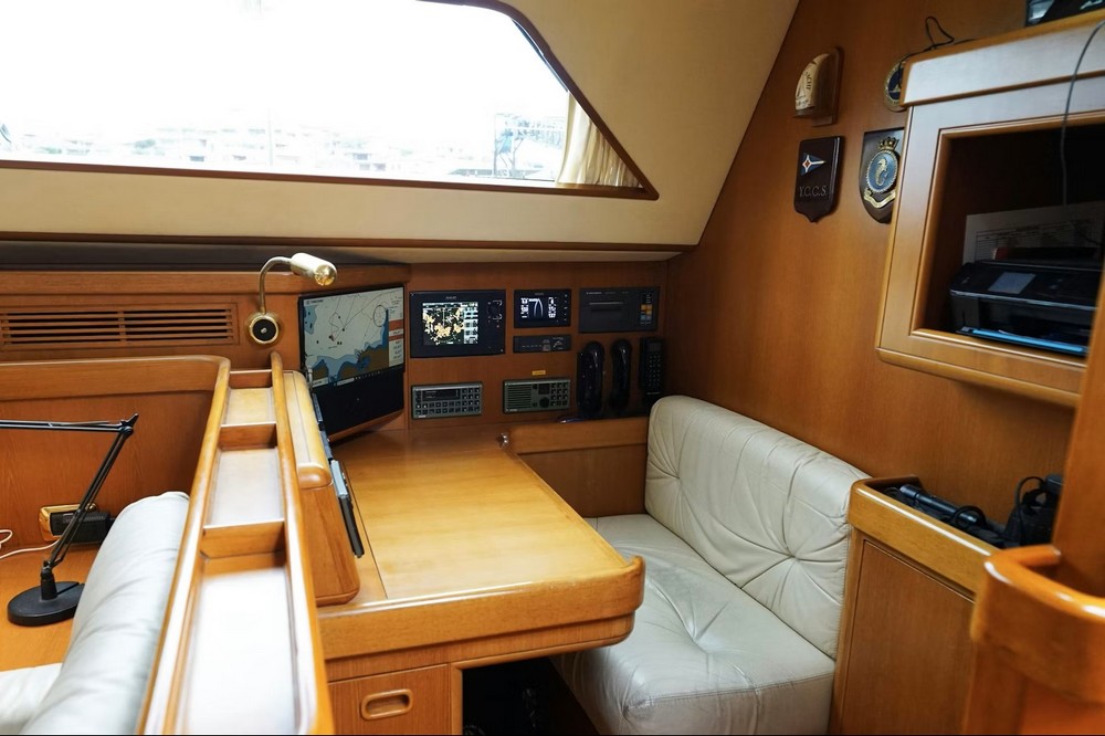 17_WALLY100_int_saloon6