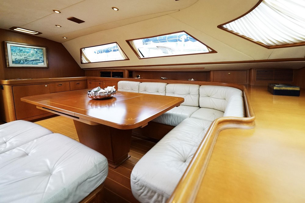 19_WALLY100_int_saloon8