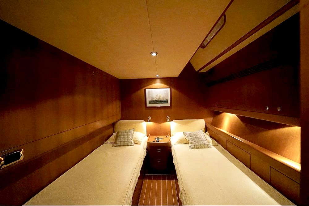 22_WALLY100_int_cabin_guest1.1