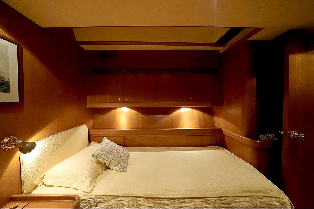 23_WALLY100_int_cabin_guest1.2