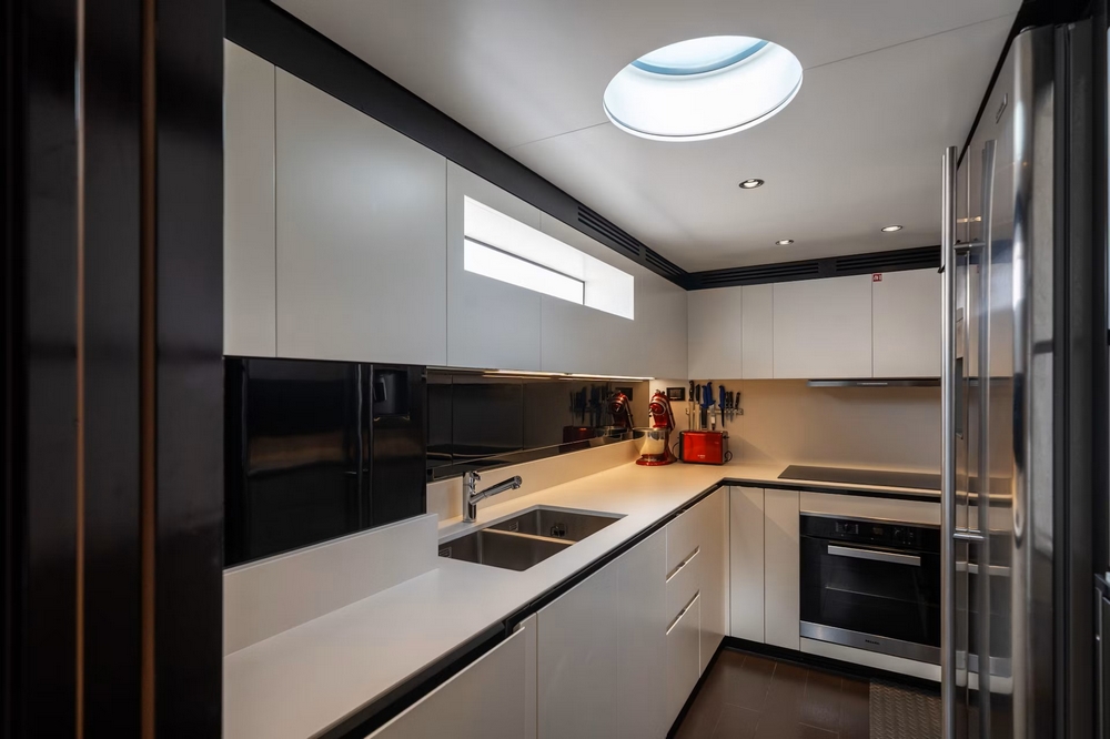 24_AZIMUT88Grande_int_galley2