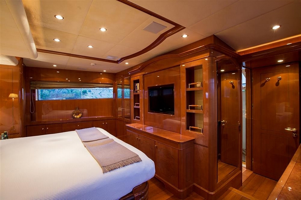 27_BENETTI85Legend_int_cabin_owner3