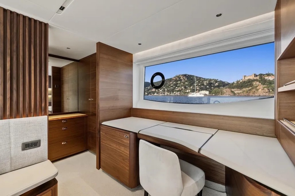 27_PRINCESSY72_int_cabin_owner3