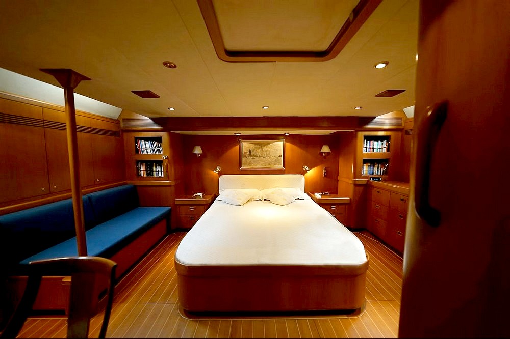 27_WALLY100_int_cabin_owner1