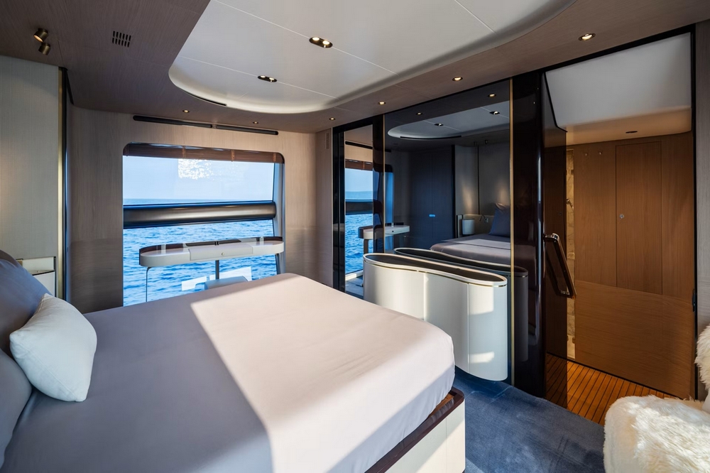 29_AZIMUT88Grande_int_cabin_owner3