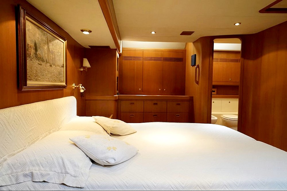 29_WALLY100_int_cabin_owner3