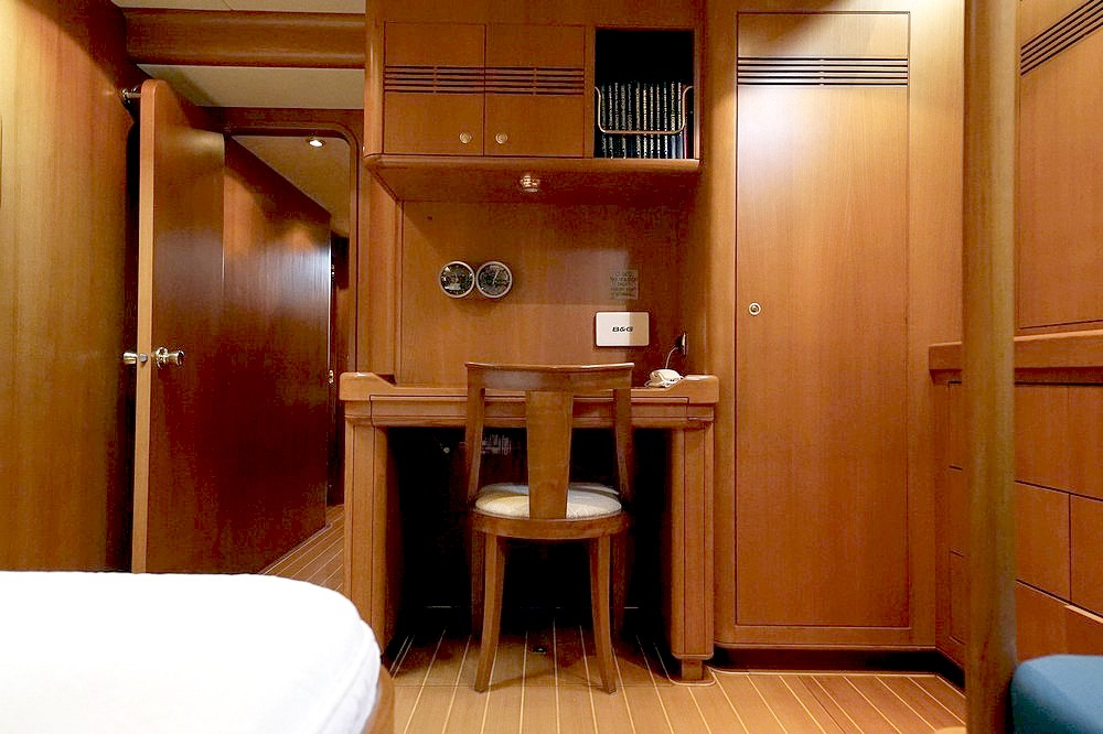 31_WALLY100_int_cabin_owner5