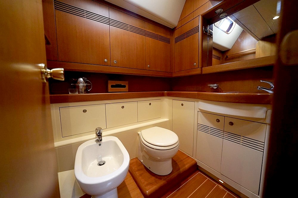 32_WALLY100_int_cabin_owner6