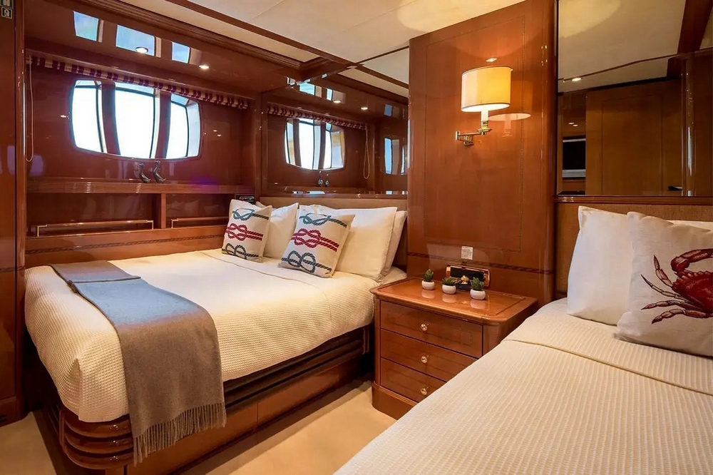 33_BENETTI85Legend_int_cabin_guest2.1