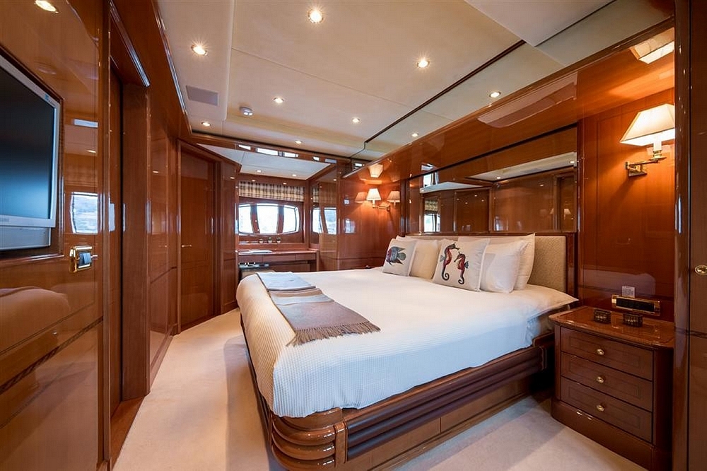 36_BENETTI85Legend_int_cabin_vip2