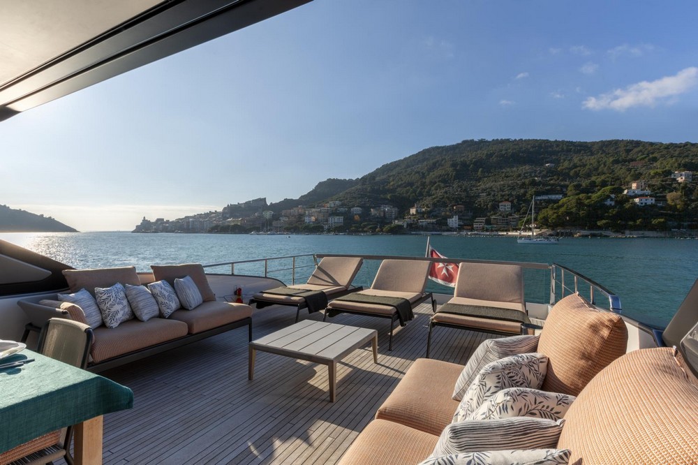 03_SANLORENZO86_ext_flybridge1