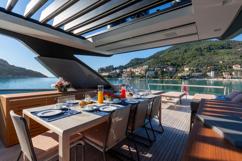 04_SANLORENZO86_ext_flybridge2