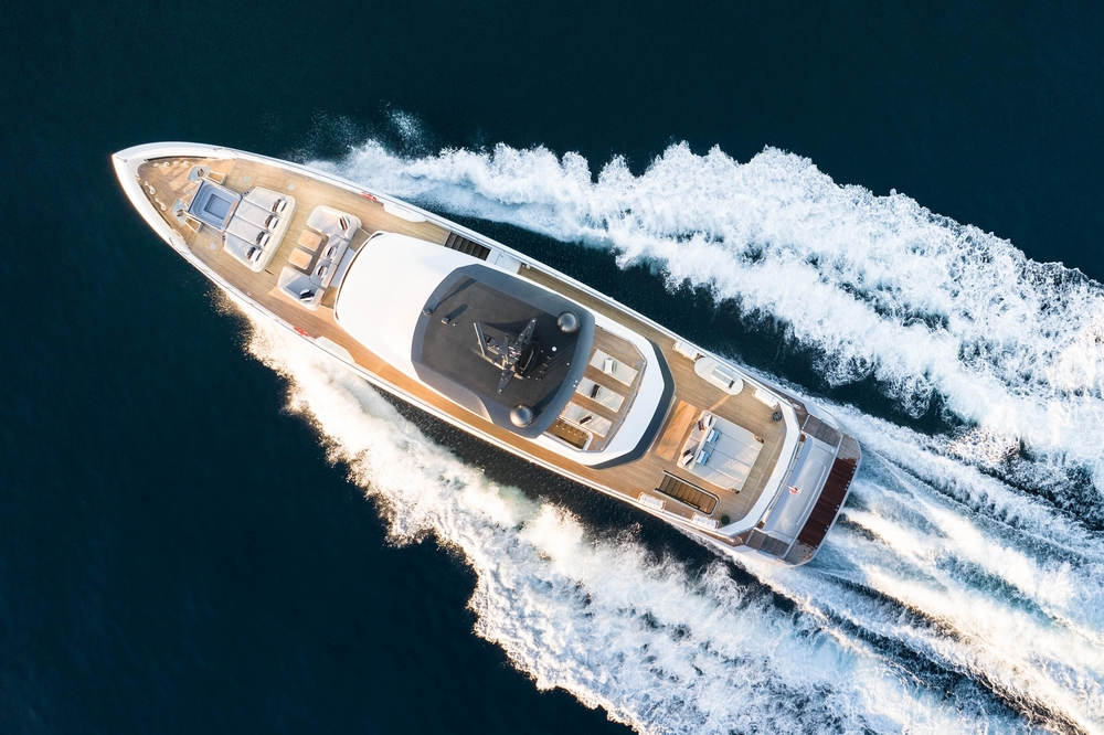 05_AZIMUT115Grande_ext_cruising5