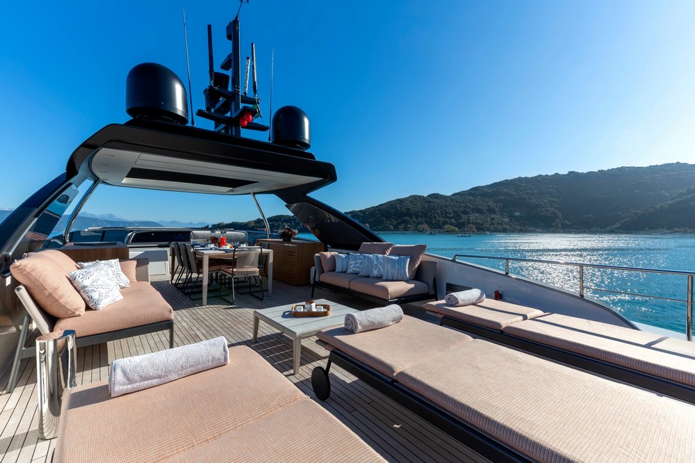 05_SANLORENZO86_ext_flybridge3