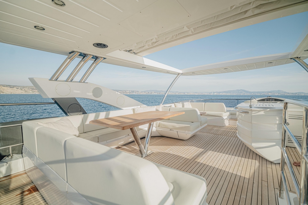 06_SUNSEEKER75Yacht_ext_flybridge2