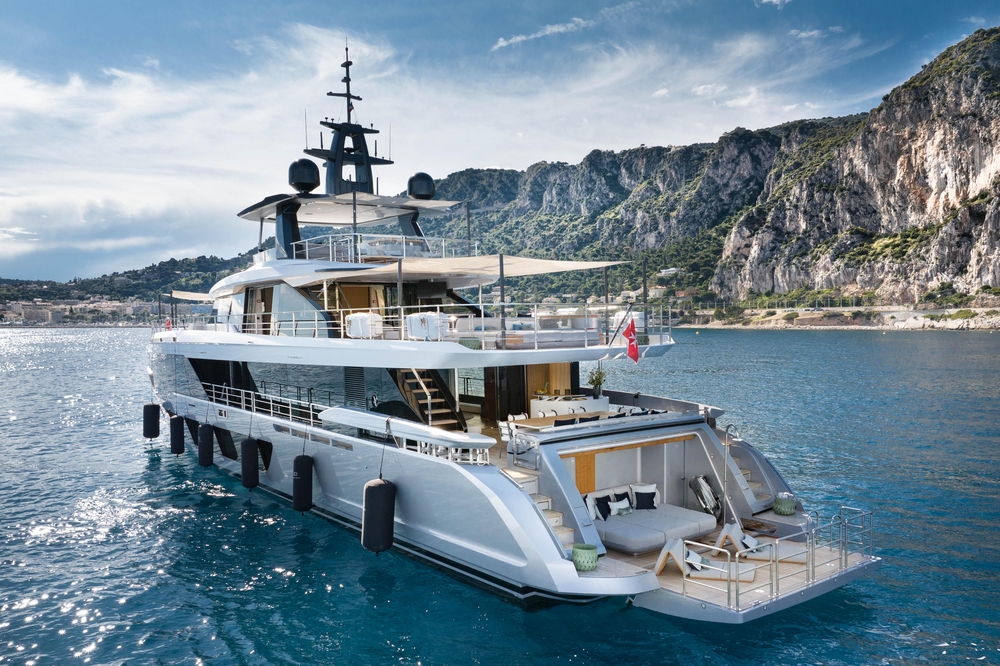 10_AZIMUT115Grande_ext_mooring2