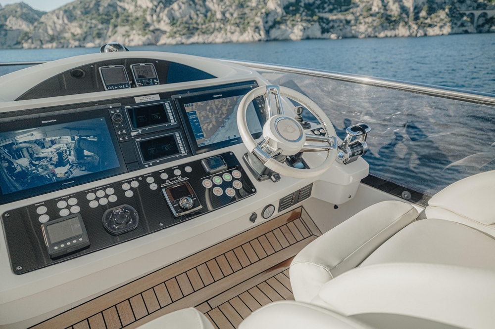 10_SUNSEEKER75Yacht_ext_flybridge6