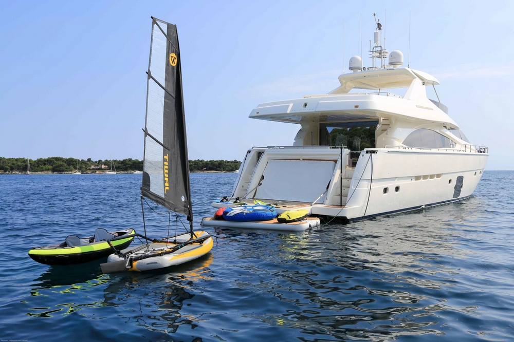 12_FERRETTI830_ext_mooring4