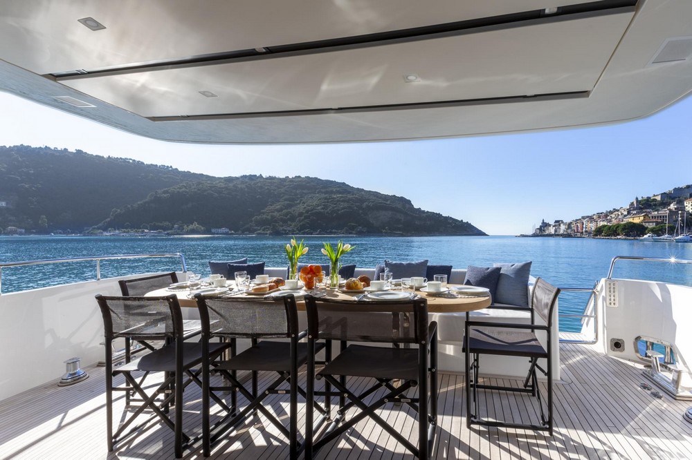 13_SANLORENZO86_ext_cockpit1