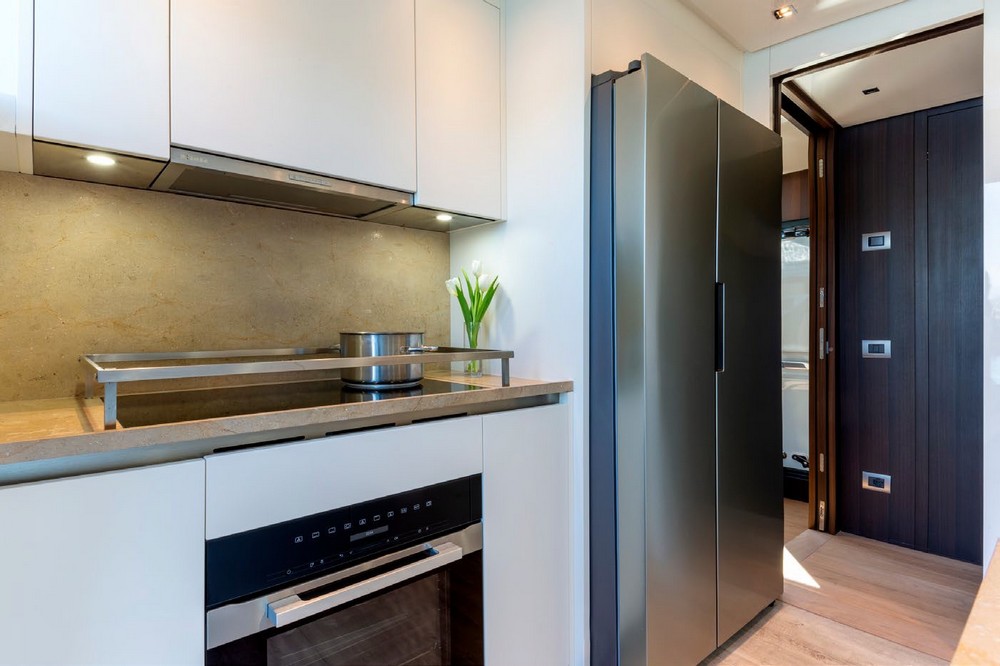 19_SANLORENZO86_int_galley2