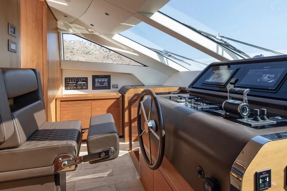 22_SANLORENZO86_int_wheelhouse2