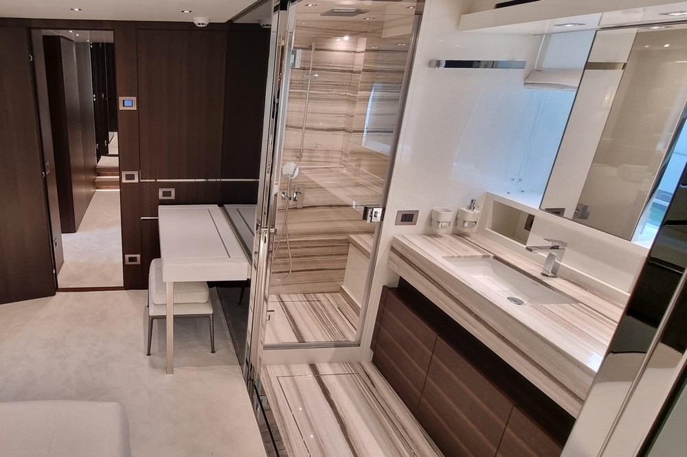 26_SANLORENZO86_int_cabin_owner4