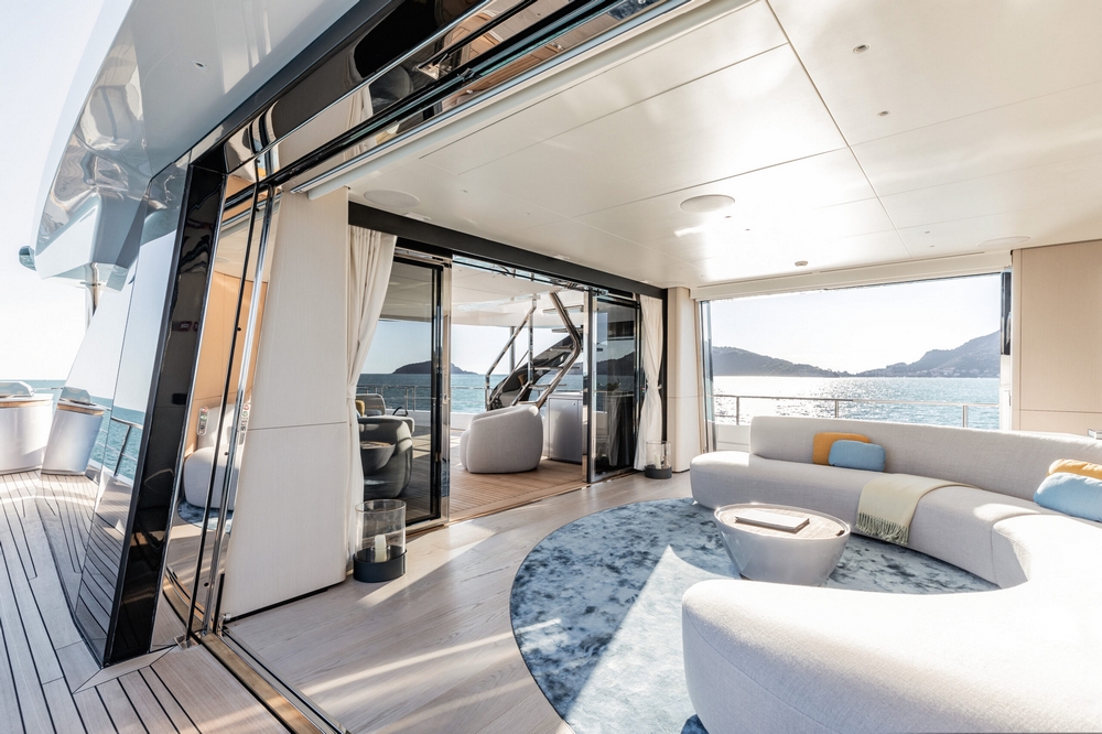 28_AZIMUT115Grande_ext_upper_deck5