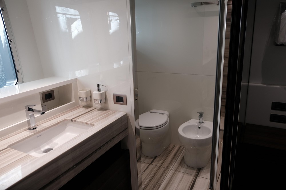 28_SANLORENZO86_int_cabin_owner6