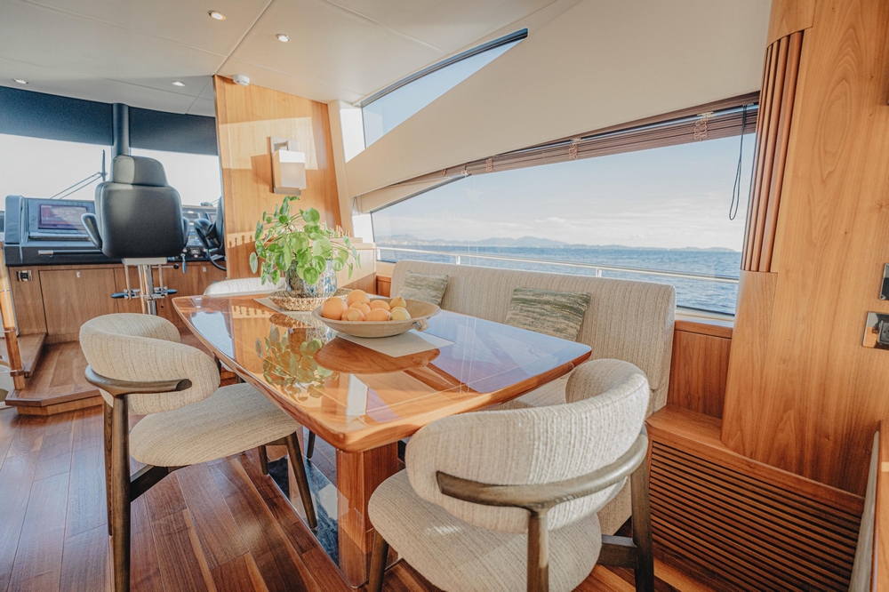 28_SUNSEEKER75Yacht_int_dining4