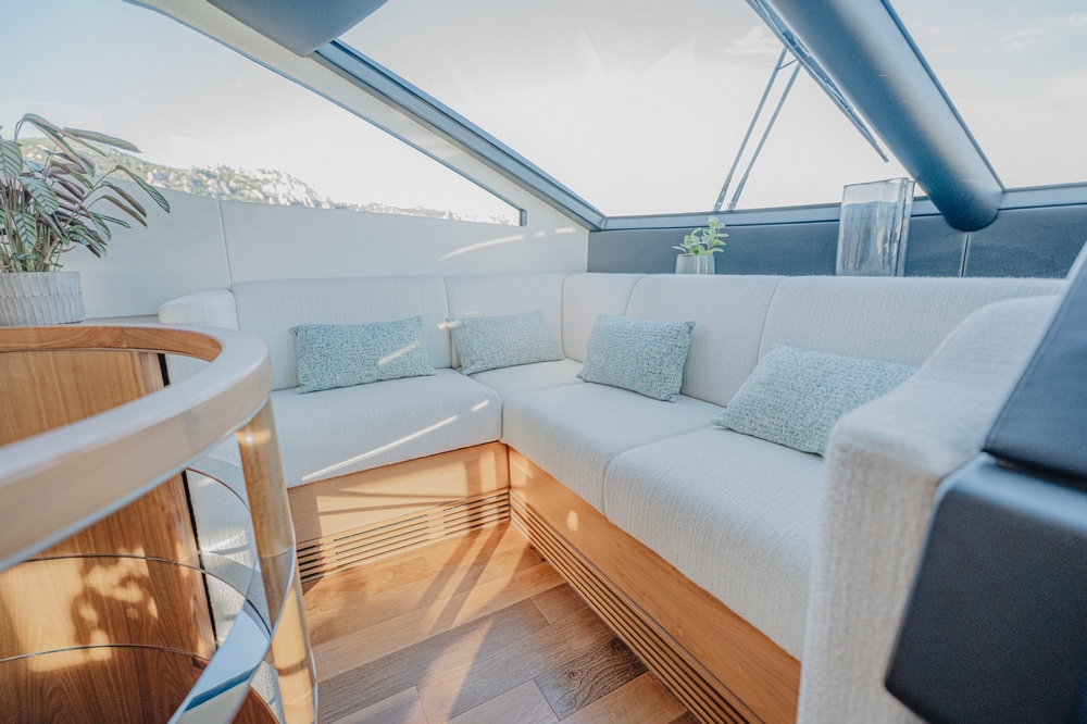 29_SUNSEEKER75Yacht_int_wheelhouse1