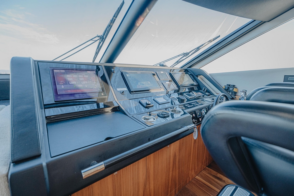 30_SUNSEEKER75Yacht_int_wheelhouse2