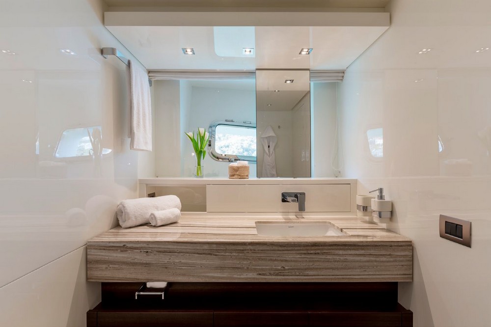 32_SANLORENZO86_int_cabin_guest_double2