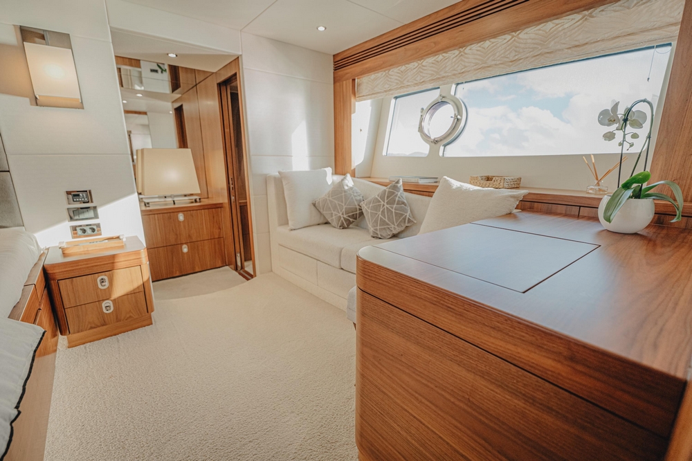 32_SUNSEEKER75Yacht_int_cabin_owner2